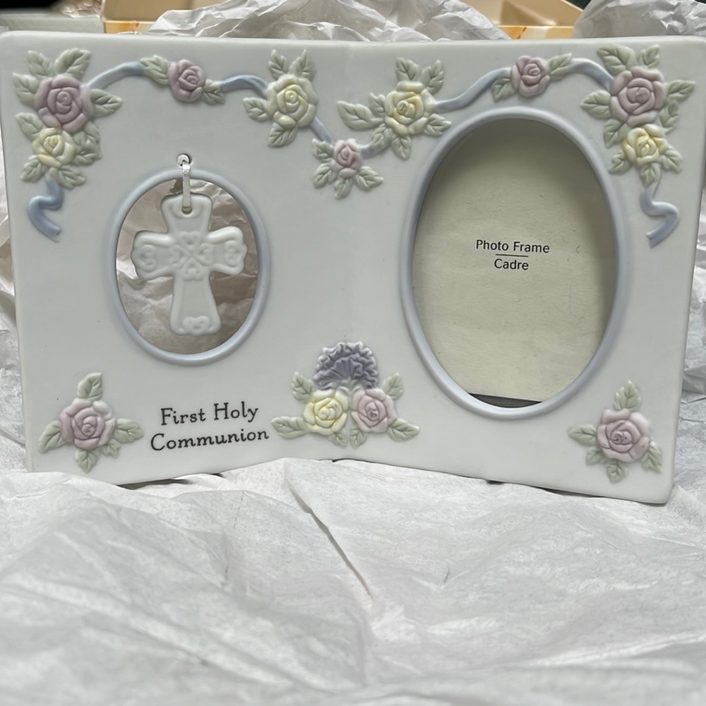 PRECIOUS MOMENTS FIRST HOLY COMMUNION FRAME